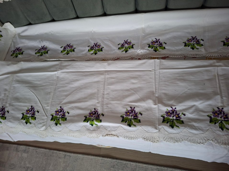 Kaneviçe Mor Çiçek Nakışlı Dantel Kenarlı karyola takımı. - Görsel 5