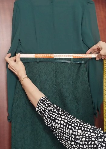 Kemer Detaylı Koyu Yeşil Midi Elbise - Görsel 5