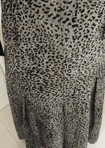 Gri leopar desenli  Pilili kalın kumaş midi Etek 42 de uyumlu - Görsel 2