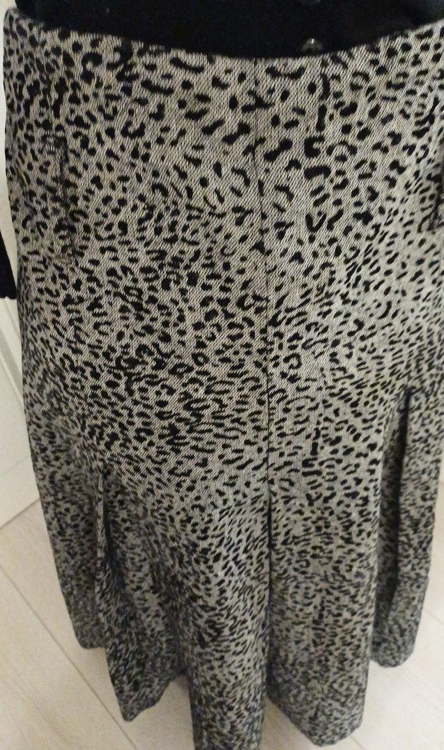 Gri leopar desenli  Pilili kalın kumaş midi Etek 42 de uyumlu - Görsel 2