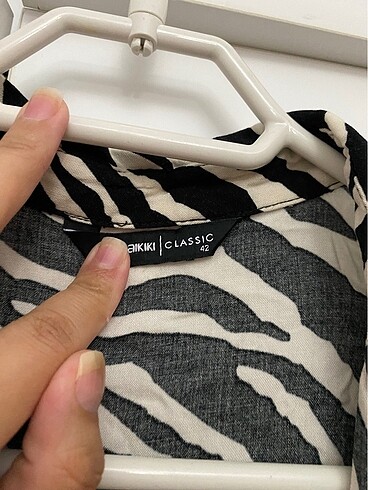 42 Beden SİYAH ZEBRA GÖMLEK