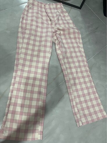 BERSHKA pantolon