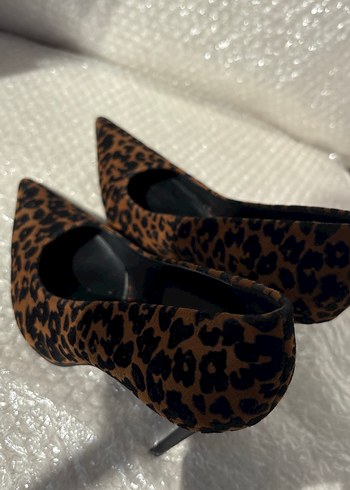 Kürk Detaylı Leopar Desenli Kahverengi Stiletto