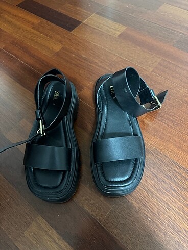 39 Beden siyah Renk Zara sandalet