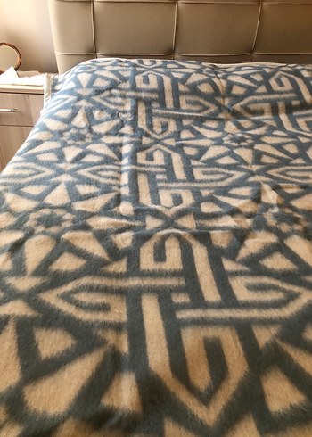 Mavi Gri Batik Desenli yün battaniye - Görsel 2