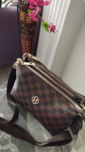 Louis Vuitton Çapraz çanta 