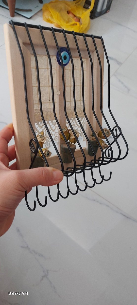 Gri ve Beyaz Duvar Askısı - Görsel 3