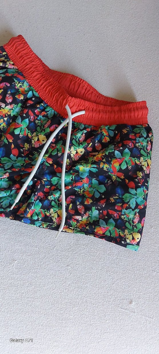 Çiçek Desenli Renkli  Mayo Şortu - Görsel 3