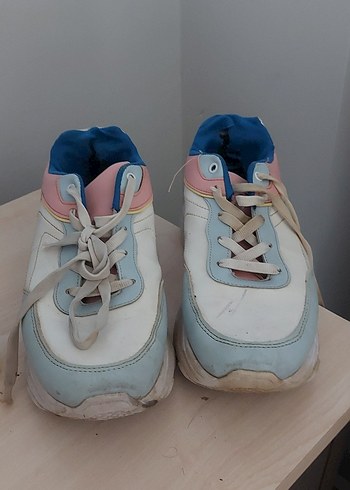 Beyaz Pastel Renkli Bağcıklı Kadın Spor Ayakkabı