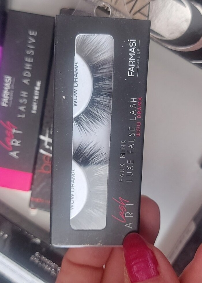 farmasi takma kirpik ve yapıştırıcı  - Görsel 2