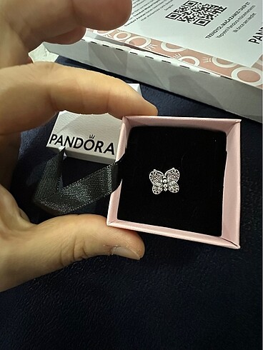 Pandora mor ve pembe parlak taşlı kelebek charm