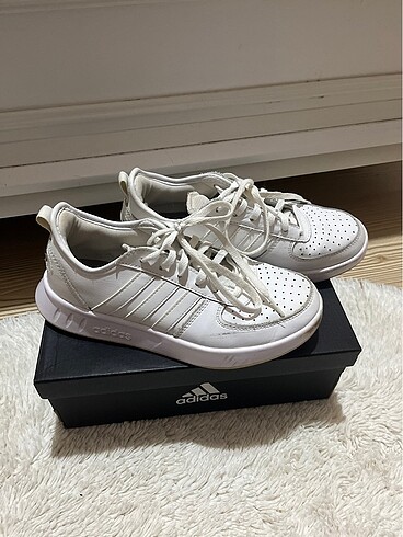 Adidas beyaz ayakkabi