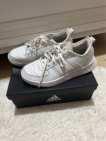 37,5 Beden Adidas beyaz ayakkabi