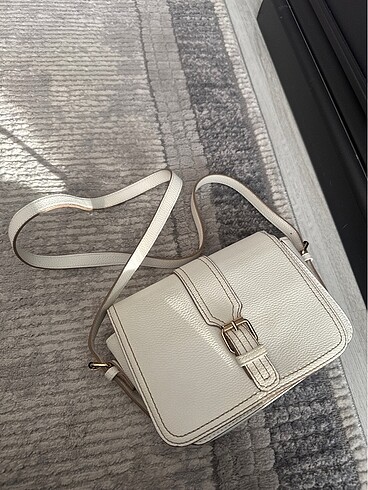 Beyaz stradivarius çanta