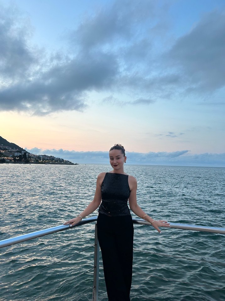 Şeffaf Askılı Siyah bluz - Görsel 3