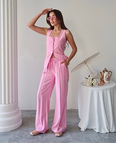 Pembe keten takım