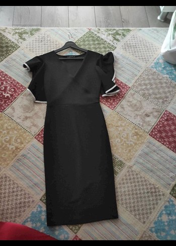 Siyah V Yaka Kısa Elbise - Görsel 3