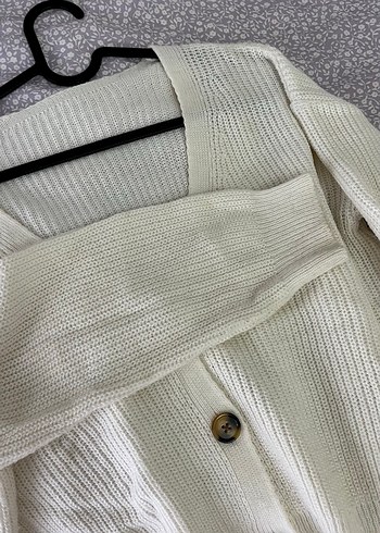 Düğmeli Beyaz Kadın Hırka - Görsel 3