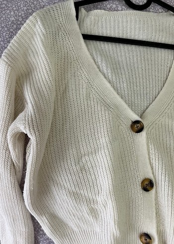 Düğmeli Beyaz Kadın Hırka - Görsel 2