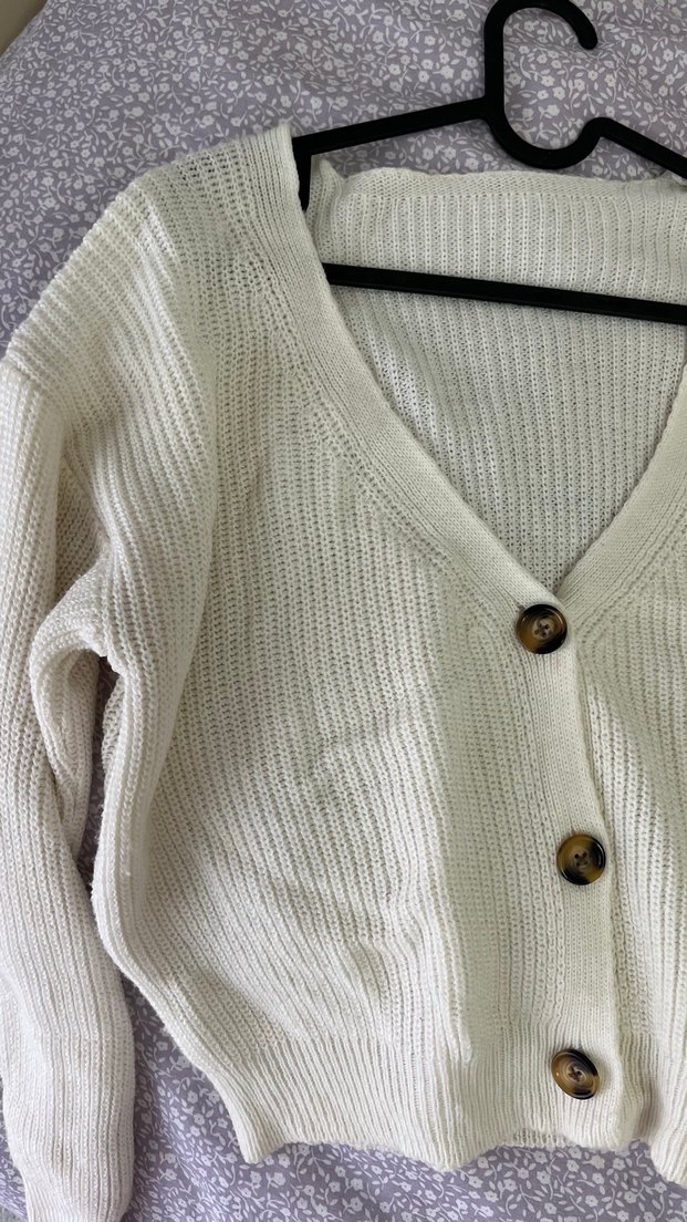 Düğmeli Beyaz Kadın Hırka - Görsel 2