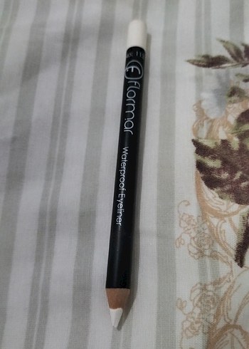 Flormar Beyaz Suya Dayanıklı Eyeliner - Görsel 2