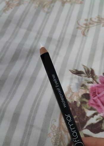 Flormar Beyaz Suya Dayanıklı Eyeliner - Görsel 3