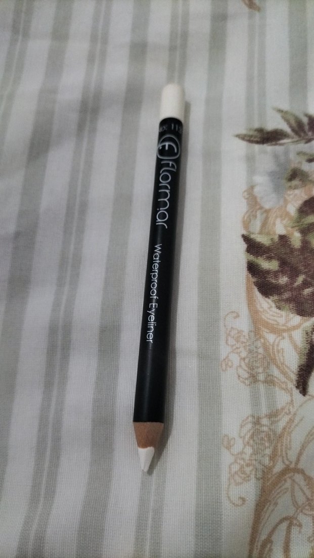 Flormar Beyaz Suya Dayanıklı Eyeliner - Görsel 2