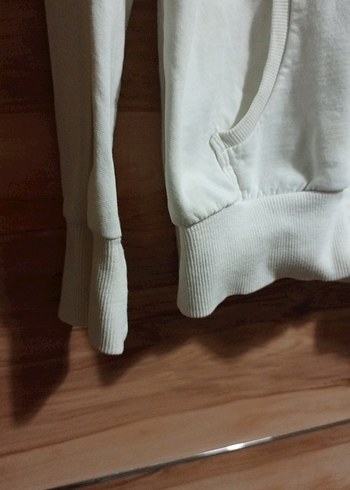 Gri Baskılı Beyaz Kapüşonlu Sweatshirt - Görsel 2