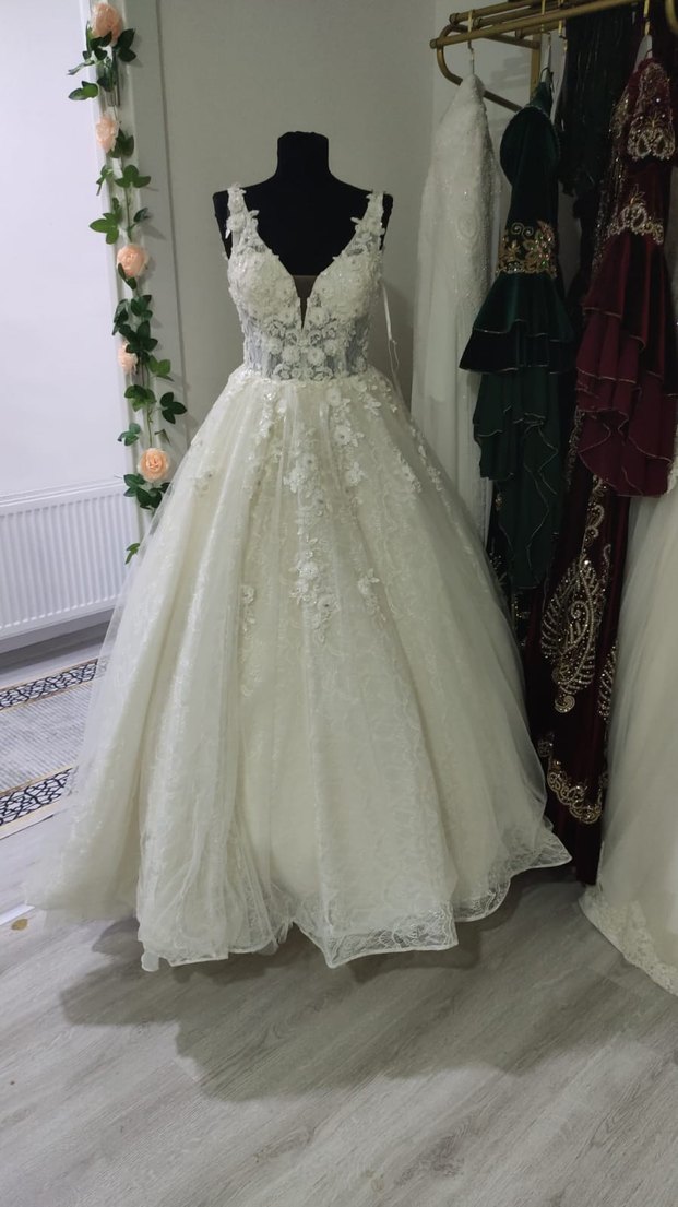 V Yaka Kolsuz Beyaz A Kesim Gelinlik - Görsel 3