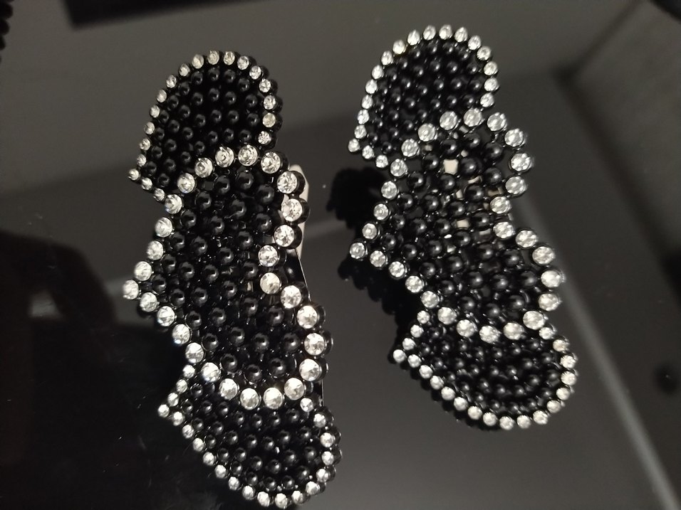 Siyah Taşlı Parlak Kadın Toka - Görsel 3