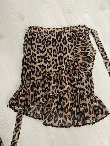 Etek leopar