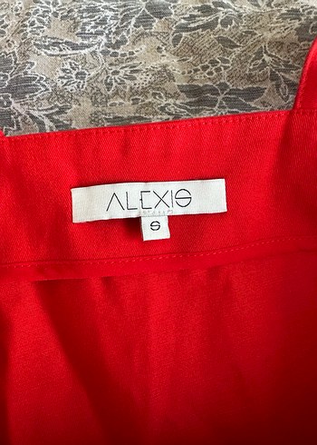 Kırmızı tulum - Görsel 4