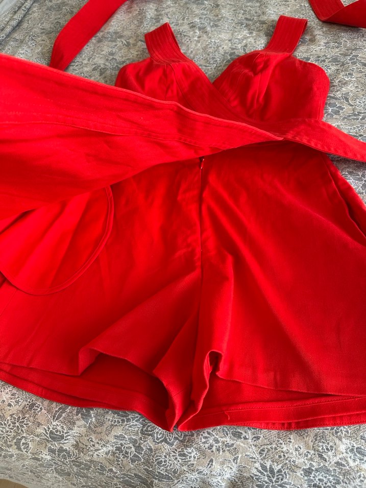 Kırmızı tulum - Görsel 2