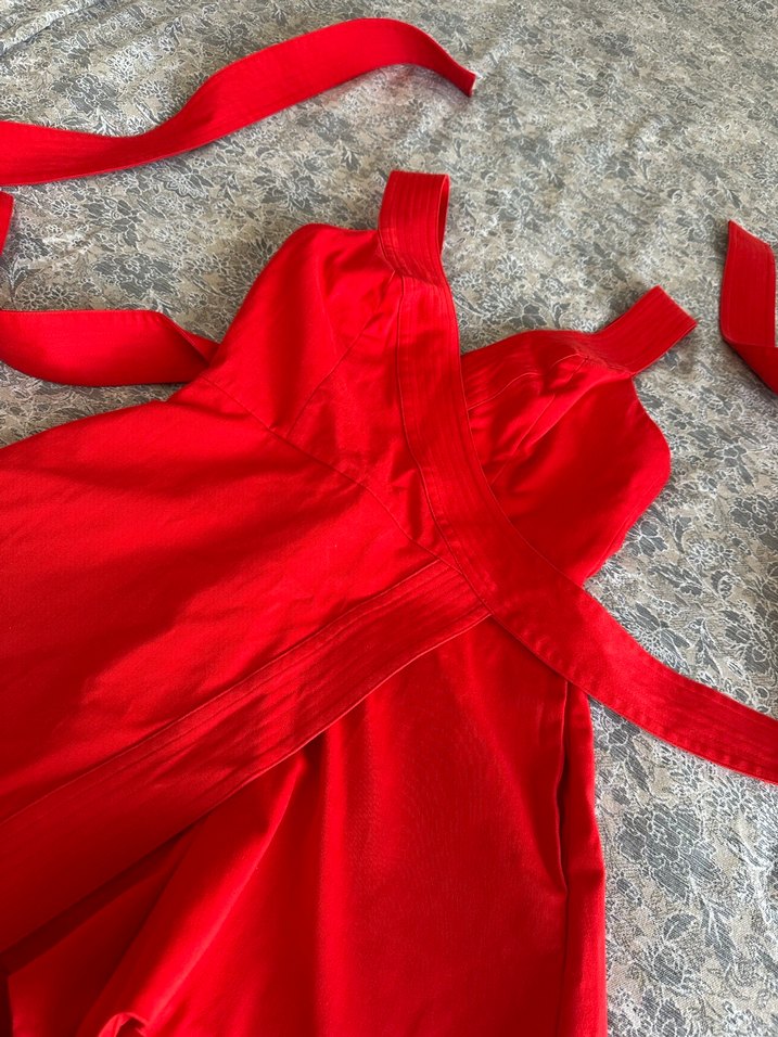 Kırmızı tulum - Görsel 3