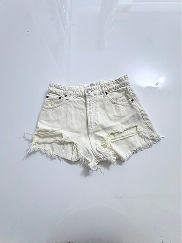 36 Beden ten rengi Renk Zara yırtık şort