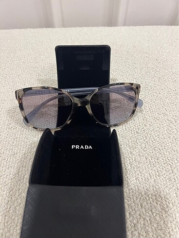 Prada Güneş Gözlüğü