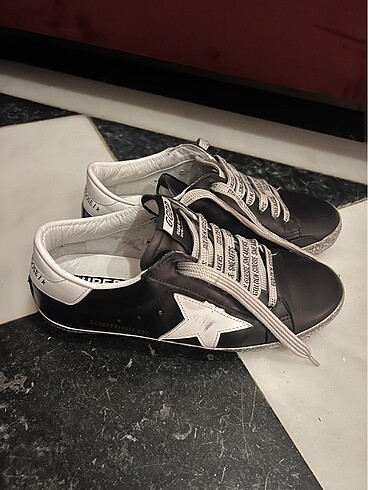 Golden Goose Deluxe Golden Goose Sneakers