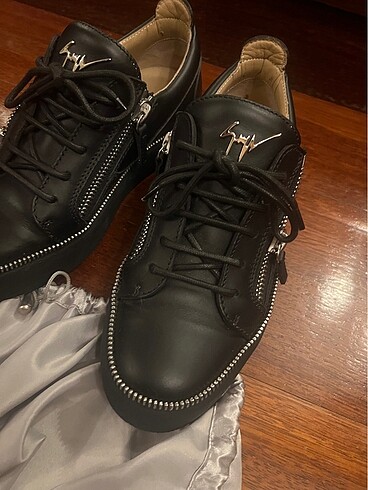 38 Beden Giuseppe Zanotti Sneakers. 1 kez giyildi. YENİDEN FARKI YOK SIFI