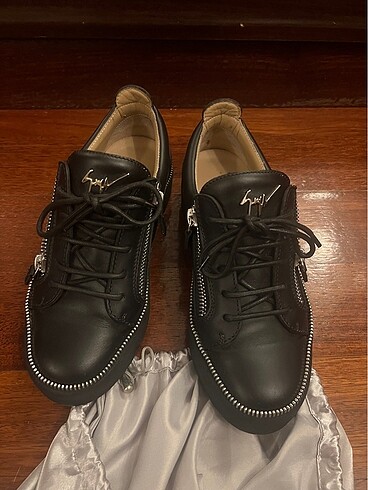Giuseppe Zanotti Sneakers. 1 kez giyildi. YENİDEN FARKI YOK SIFI