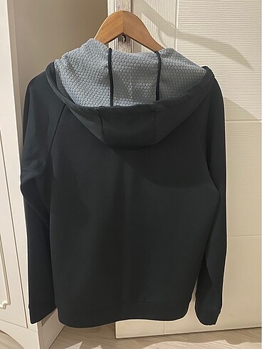 Nike Akmerkez mazasından alındı