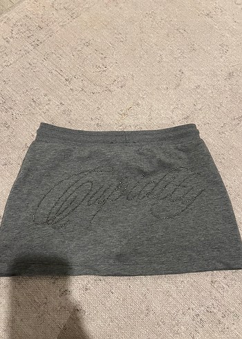 Urban Outfitters Arkasi Tas Baskili Mini Etek