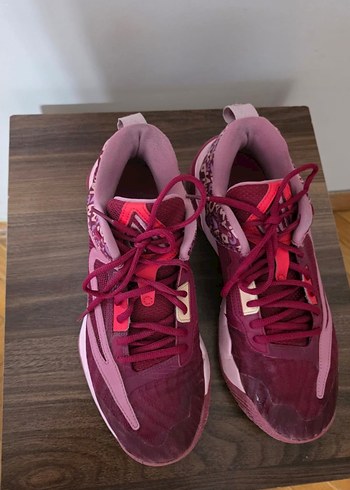 Nike orjinal nike Spor Ayakkabı. .6_7 defa spor salonu'nda giyildi.