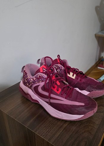 42,5 Beden pembe Renk orjinal nike Spor Ayakkabı. .6_7 defa spor salonu'nda giyildi.