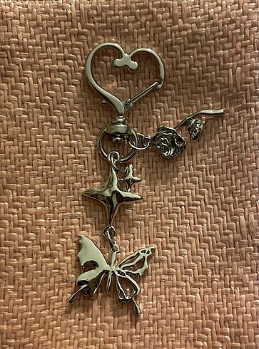 Metalik Kelebekli Charm