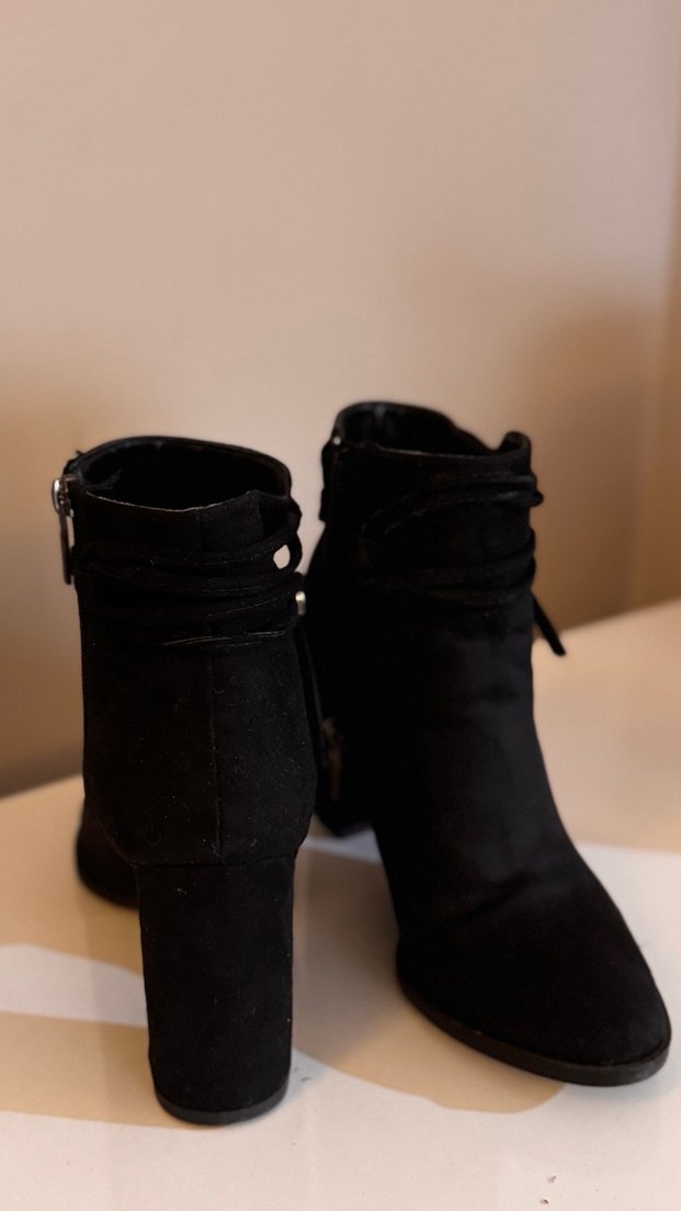 Siyah Süet Tokalı Blok Topuklu Kadın Bot - Görsel 3