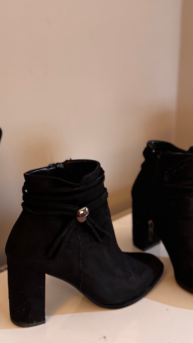 Siyah Süet Tokalı Blok Topuklu Kadın Bot - Görsel 2