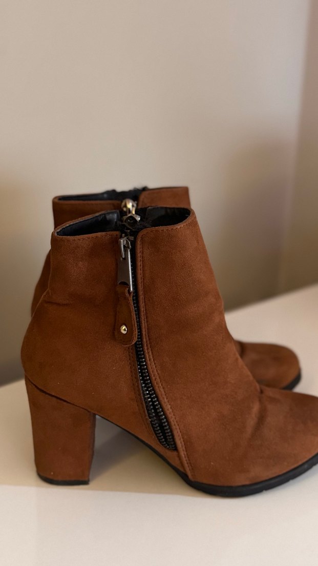 Kahverengi Süet Kadın Dolgu Topuklu Bot - Görsel 2