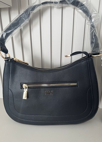Zara Siyah Deri İnci Fermuarlı Kadın Çanta