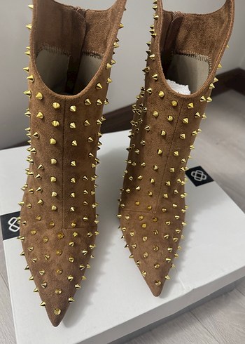 Kahverengi Süet Yüksek Topuklu Çivili Bot - Görsel 7