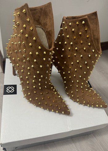 Kahverengi Süet Yüksek Topuklu Çivili Bot - Görsel 2